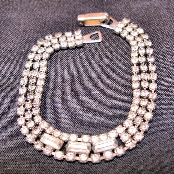 VINTAGE RHINESTONE LOT, SPARKLY VARIETY, JEWELRY FOR ANY OCCASION - Picture 10 of 16